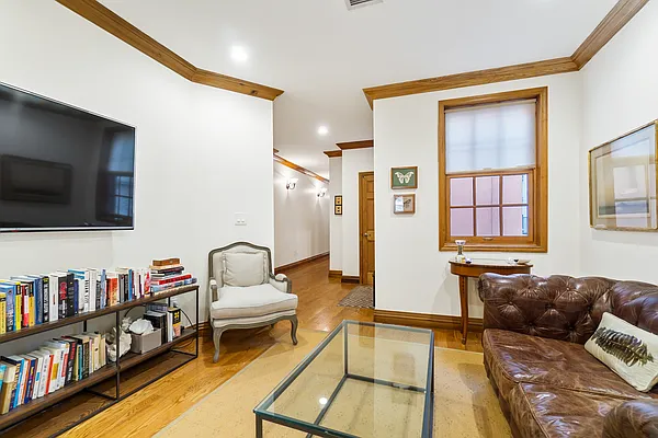 Rented by Avi Nash Associates | media 6