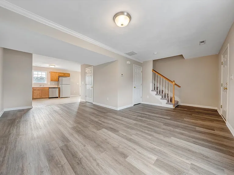 130 Salem Ln — Photo 4
