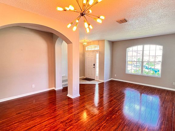 4th image of 317 Portstewart Dr