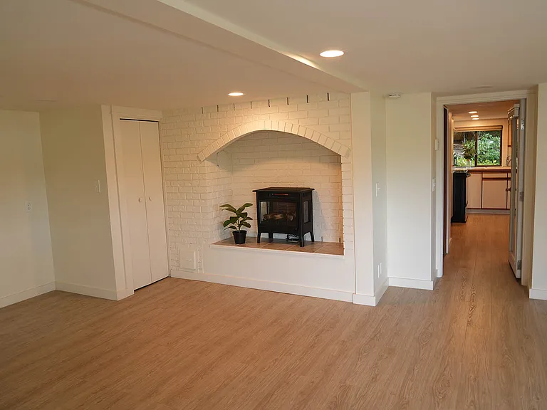 Llivingroom and hallway to kitchen