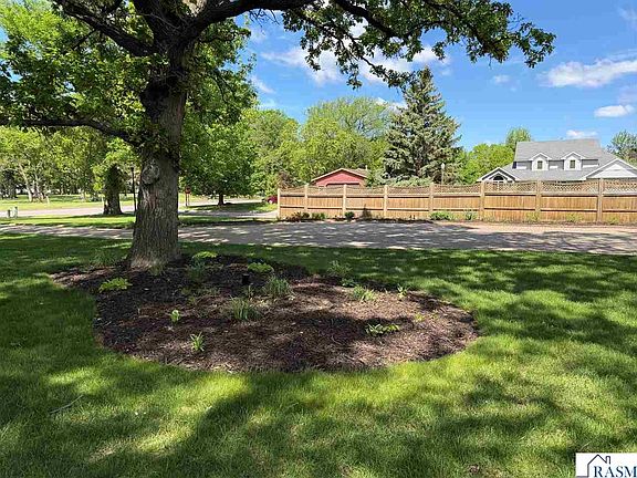2nd image of 1111 Summit Ave