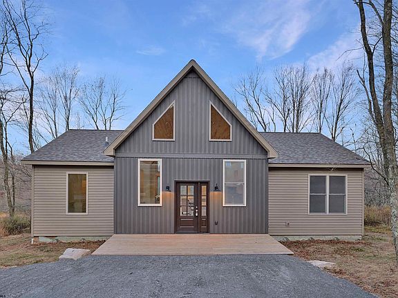 2nd image of 371 Goldfinch Ln