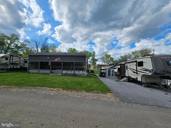 15&16 Poison Oaks, Falling Waters, WV 25419