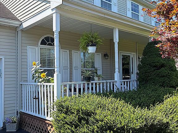 2nd image of 8 Ashford Ln