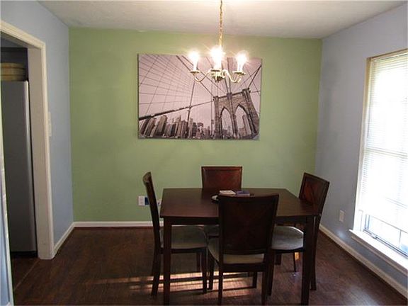 5th image of 107 Honeysuckle St