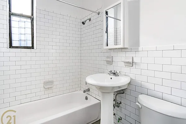 Rented by Century 21 Metropolitan | media 17