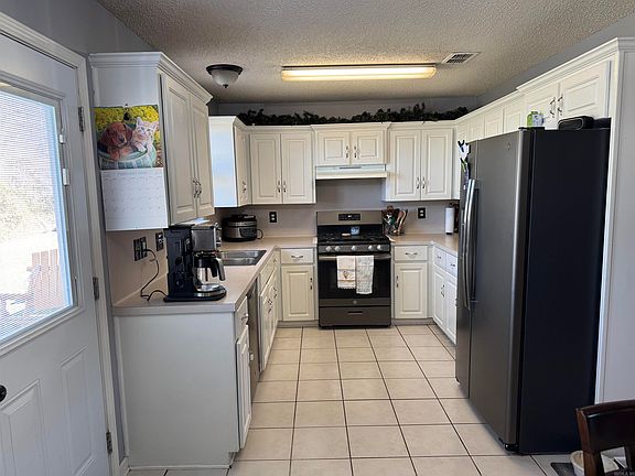 4th image of 30 Willard St