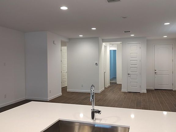 5th image of 9335 W Glenrosa Ave