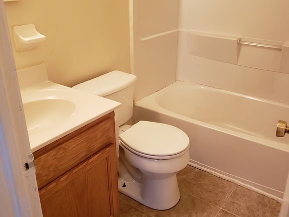3rd image of 310 Newton St