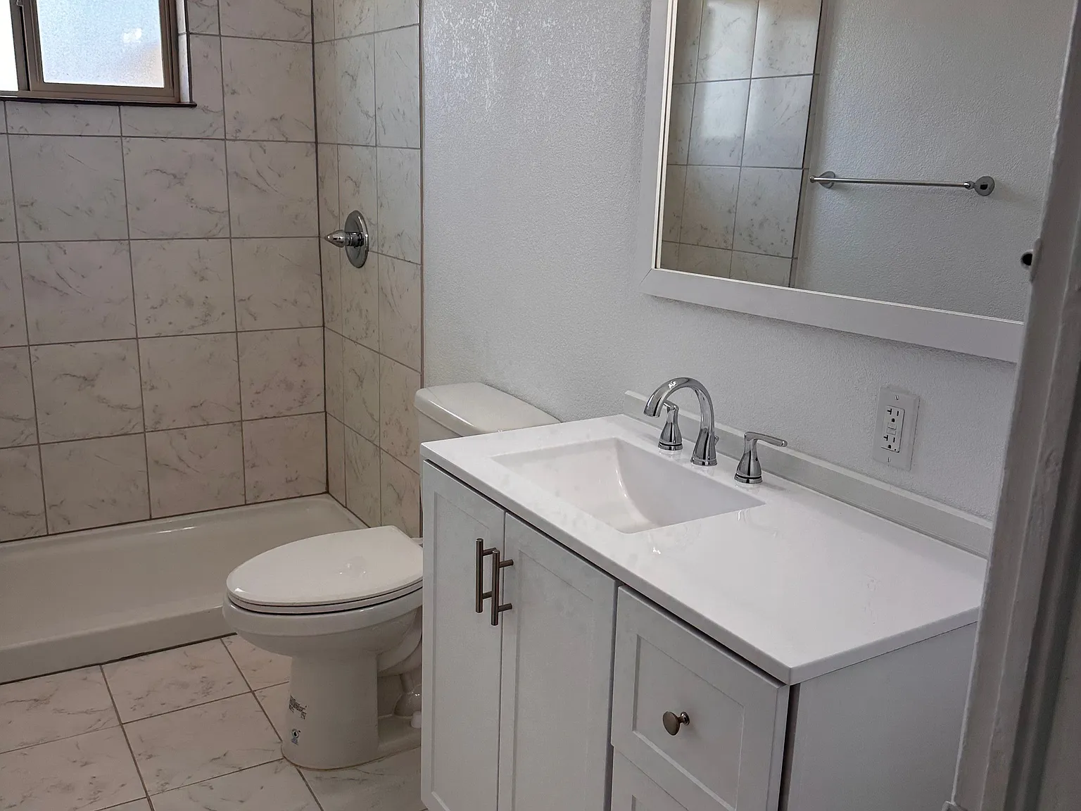 2 bed, 1.0 bath, $1,150 — Photo 2