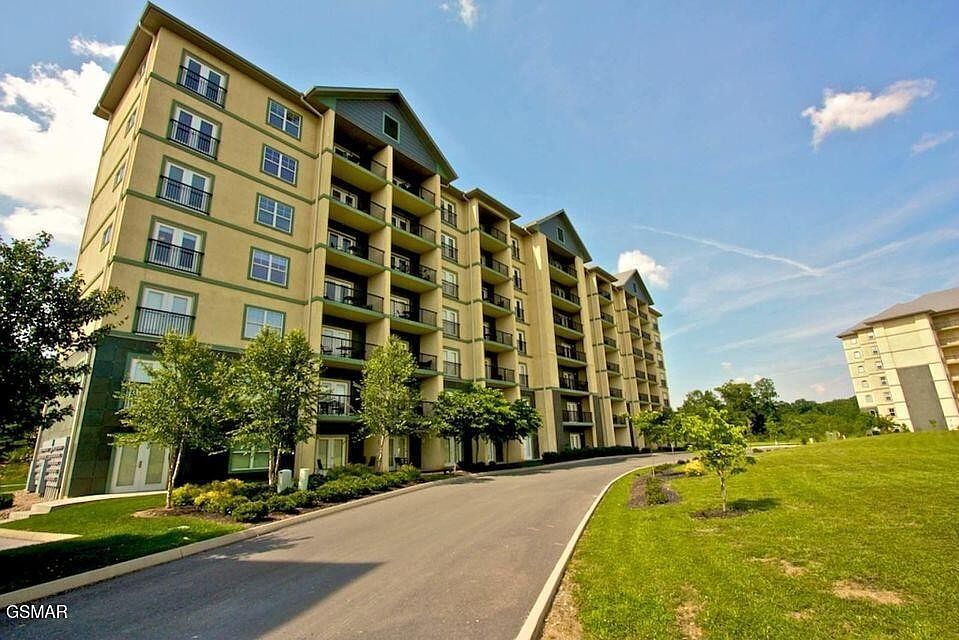 1st image of 124 Plaza Dr #2403