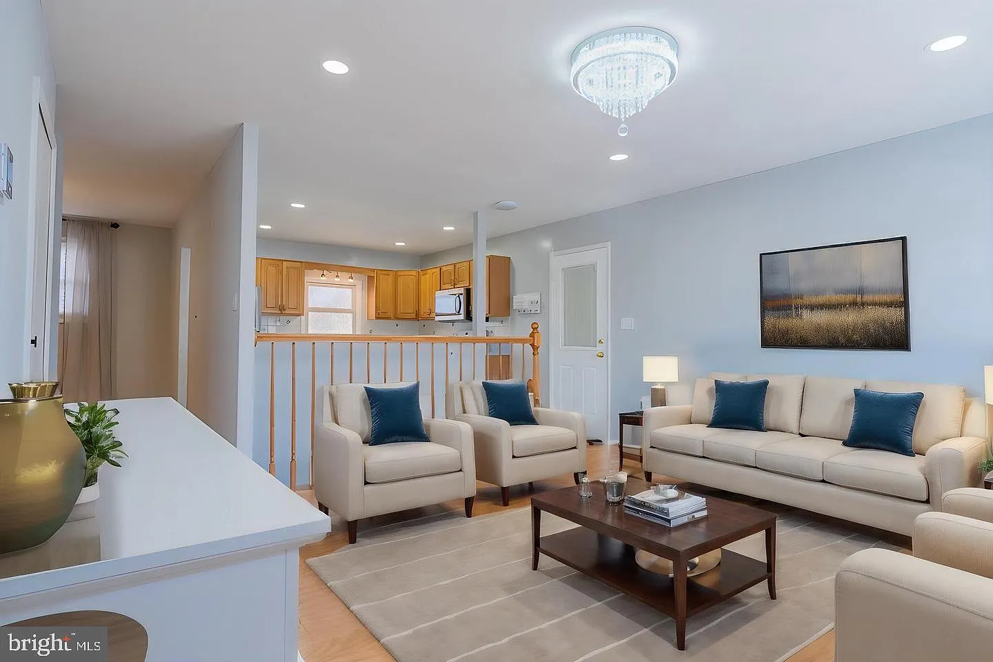 5 bed, 2.0 bath, 2016 sqft, $3,500 — Photo 2