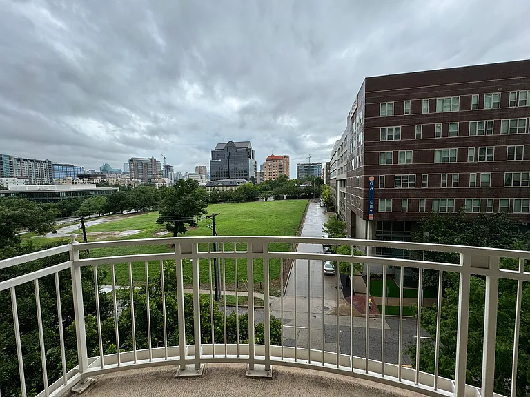 3225 Turtle Creek Blvd #310B — Photo 9