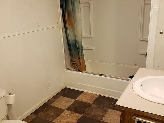 4th image of 2413 S Gharkey St Floor 2