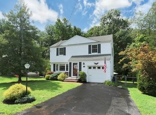 31 Woodlawn Ter, Cedar Grove, NJ 07009
