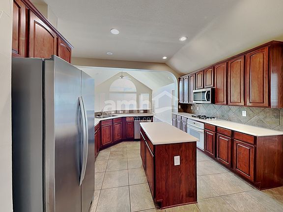 4th image of 1310 Golf Club Dr