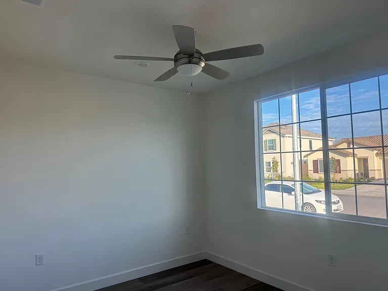 2337 E Amboy Ave — Photo 12