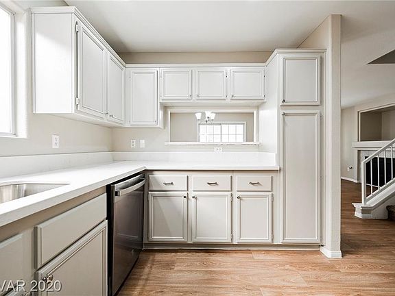 3rd image of 5362 Chili Pepper St