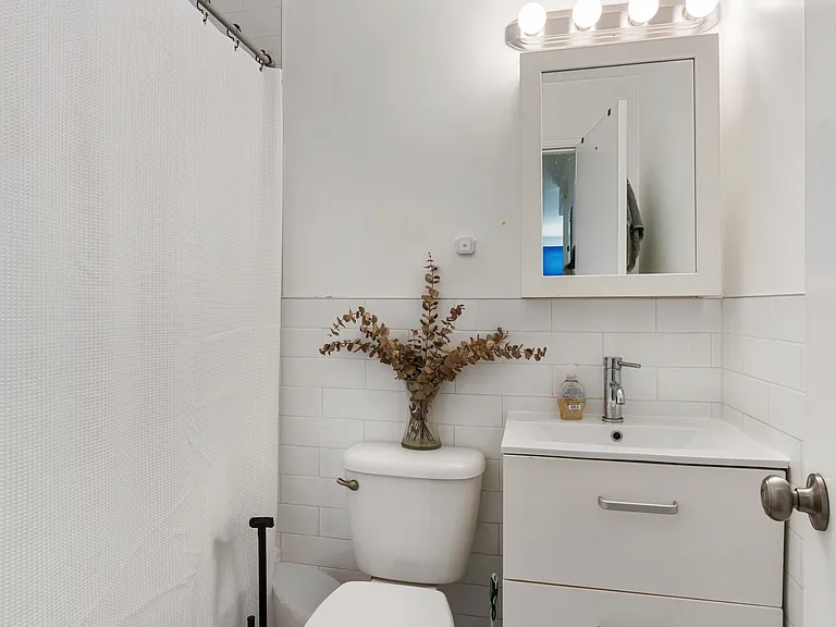5631 30th Ave #1 — Photo 4