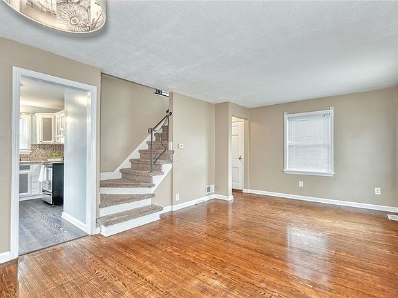 4th image of 30 Parkwood Rd