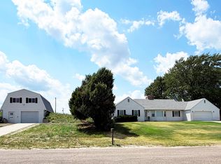 820 Skyline Dr, Bassett, NE 68714