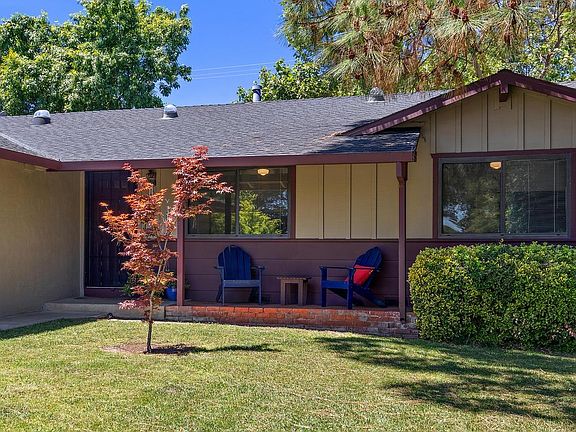 2nd image of 1601 Baywood Ln
