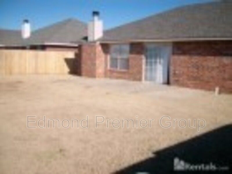 1st image of 624 Eastview Dr