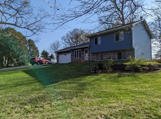 718 Heathcliff Ct, Davis, IL 61019