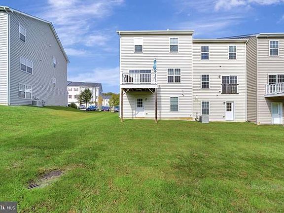 3rd image of 631 Jacobsen Cir