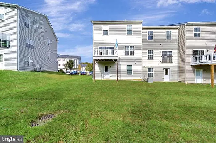 631 Jacobsen Cir — Photo 3