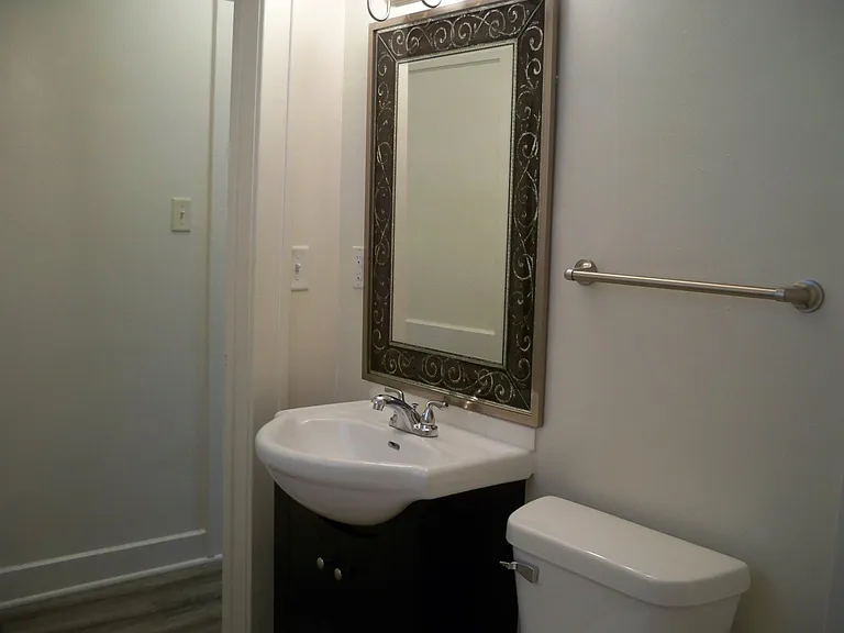 1505 W Iles Ave — Photo 14