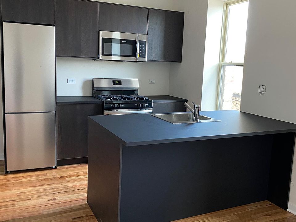 2nd image of 2428 S Leavitt St #2
