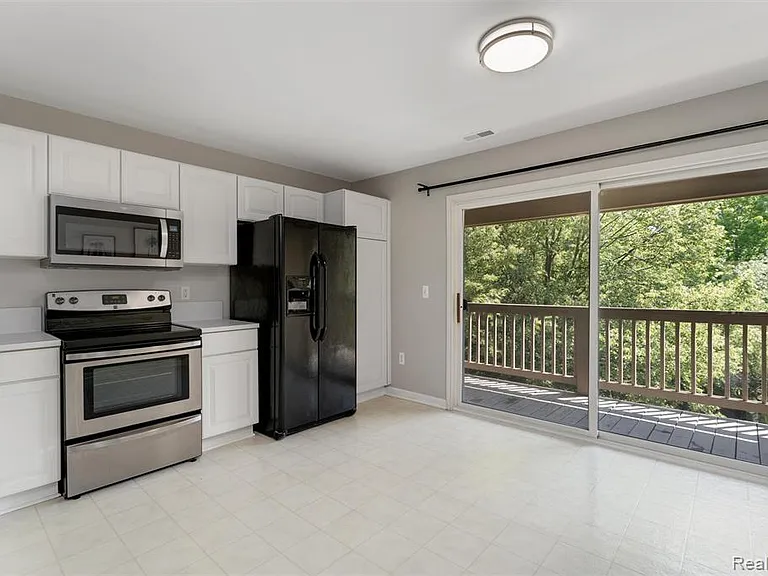 28126 Carlton Way Dr — Photo 8