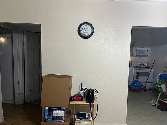 5th image of 3162 Milton St