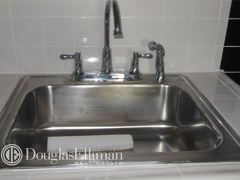 2nd image of 158 Union St Fl 4