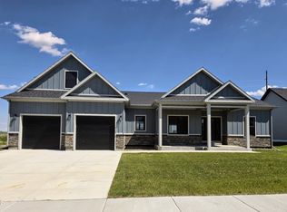 608 6th St NE, Watford City, ND 58854