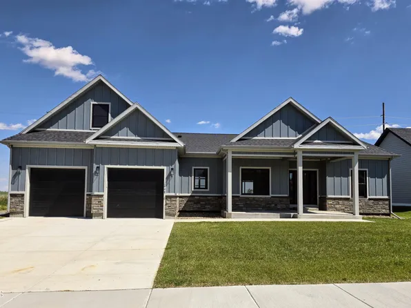 608 6th St NE, Watford City, ND 58854