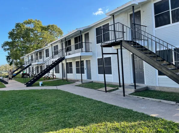 102 Oakdale Ct, Brazoria, TX
