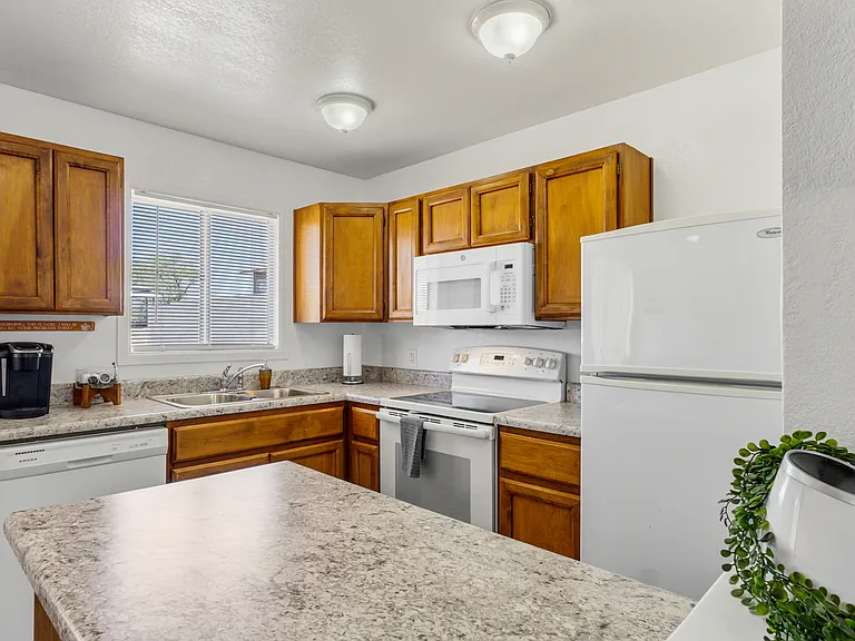 1502 W Shangri La Rd #2 — Photo 12