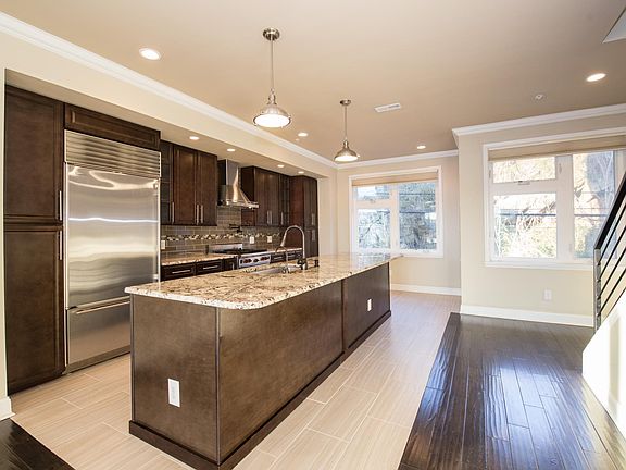 3rd image of 4576 Silverwood St