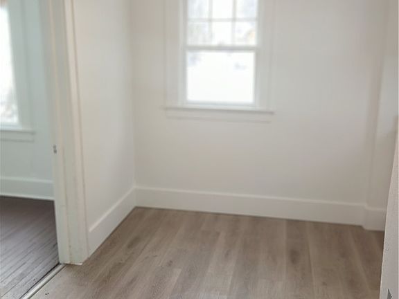 4th image of 39 Hilton Ave