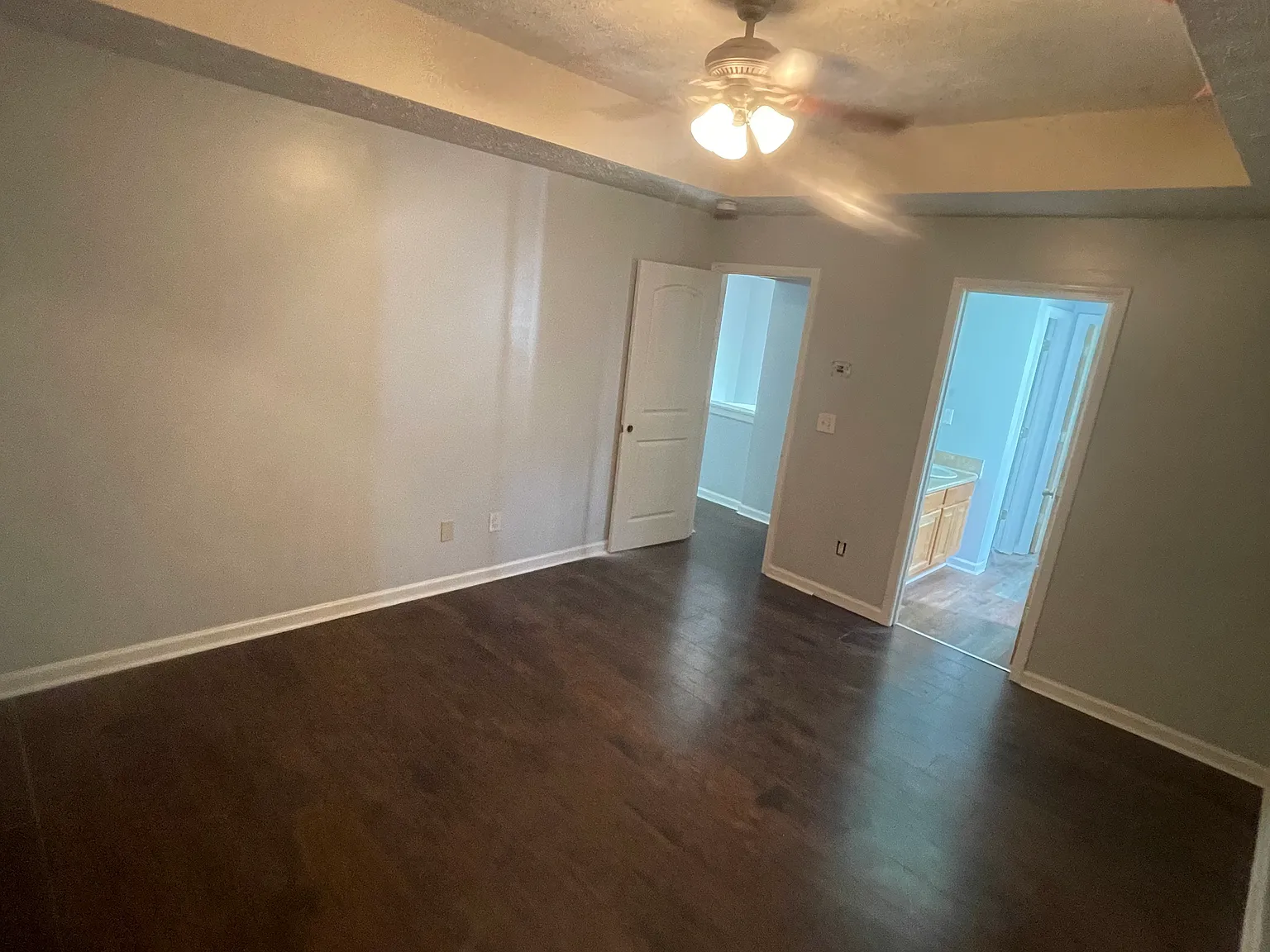 5 bed, 2088 sqft, $1,900 — Photo 4