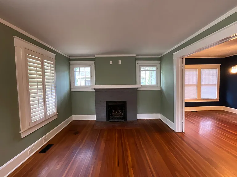 1117 Lexington Ave — Photo 2