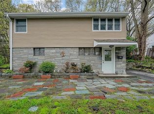 30 Villa Pkwy, Highland Falls, NY 10928