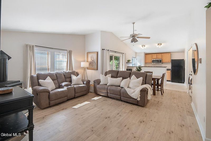 3rd image of 89 Arrow Wood Place
