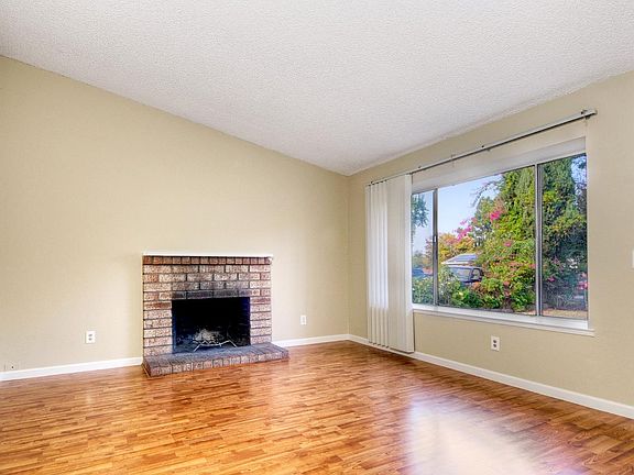 4th image of 2018 Lyons Dr