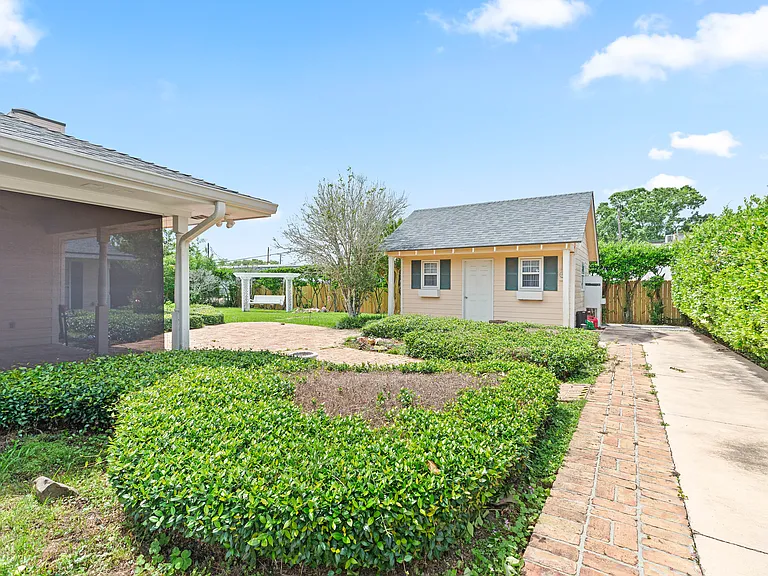 504 Alonda Dr — Photo 22