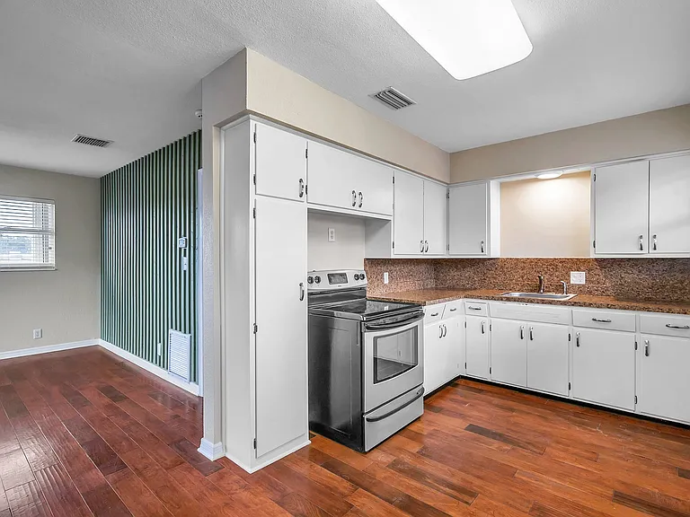 5637 Central Ave #1/2 — Photo 8