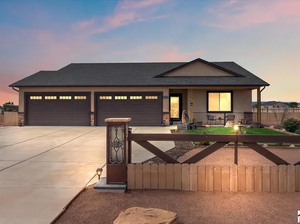 624 E Paradise Dr, Pueblo West, CO 81007