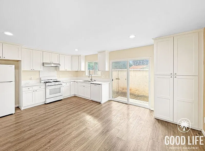 3 bed, 2.0 bath, 1000 sqft, $3,300 — Photo 1